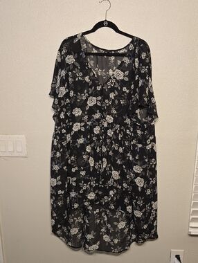 6X Torrid Black Floral Short Sleeve Top